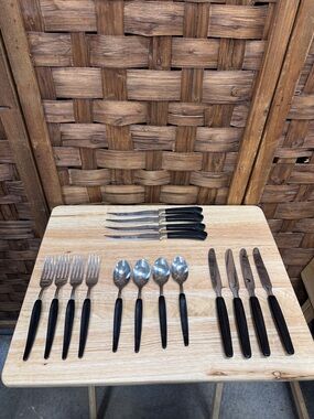 Vintage International Black Handle Stainless Steel Flatware Set - 16 Piece